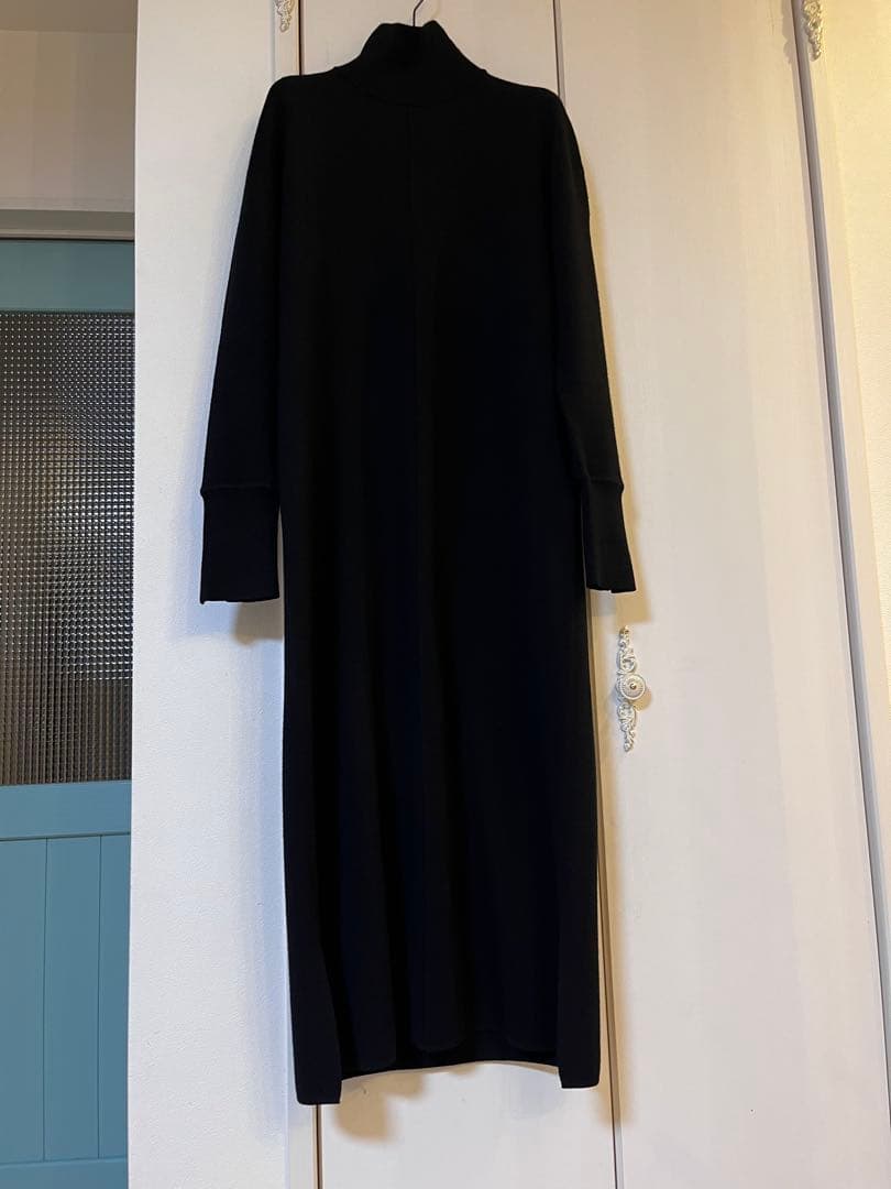 黒 ニットワンピース タートルネック