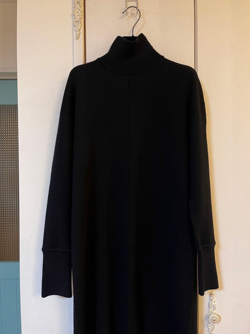 黒 ニットワンピース タートルネック