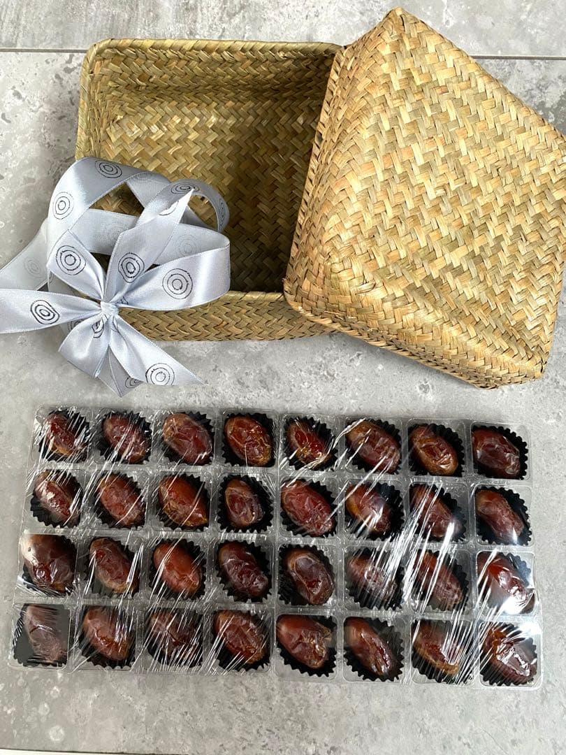 【完売品】大阪万博　UAEアラブ首長国連邦　デーツ32個入りバスケット