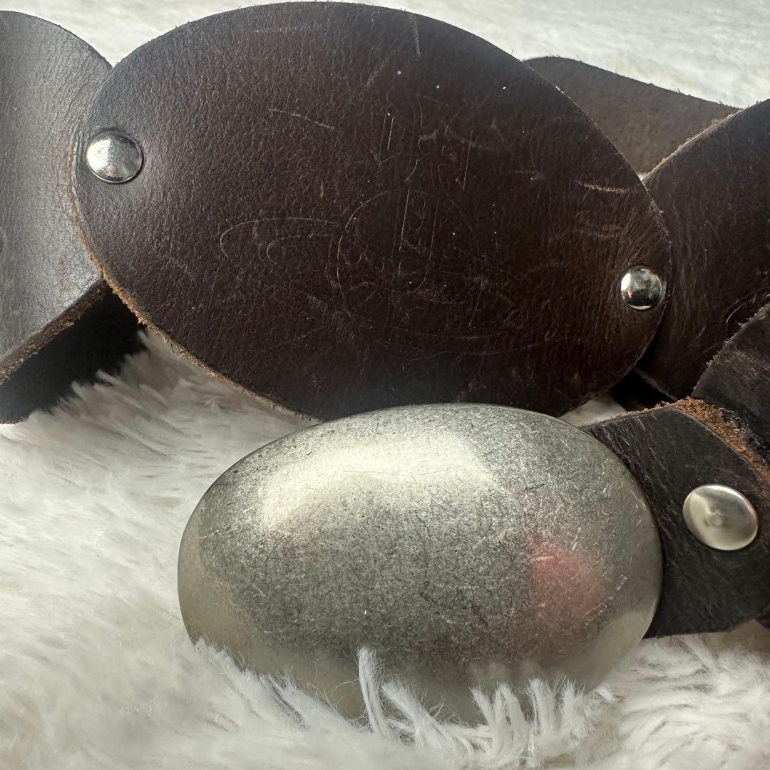 ヴィヴィアン レザーベルト フラワーデザイン オーブ型押印