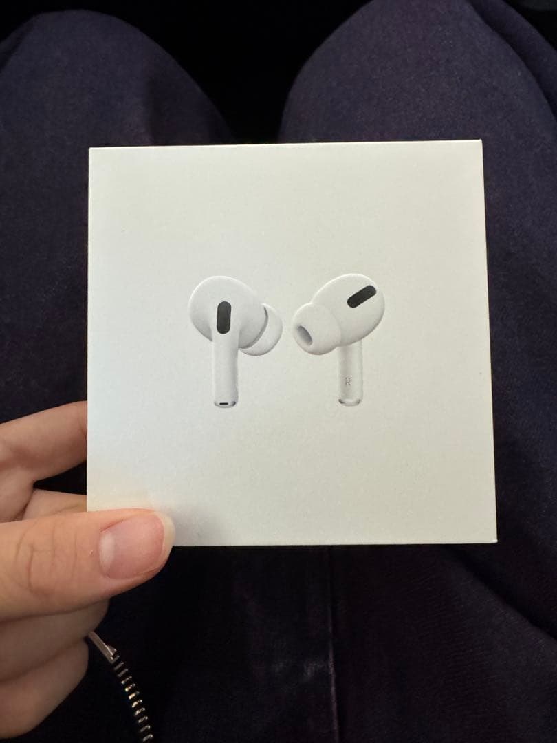 AirPods Pro MagSafe 付属品ケーブル以外全部入ってます