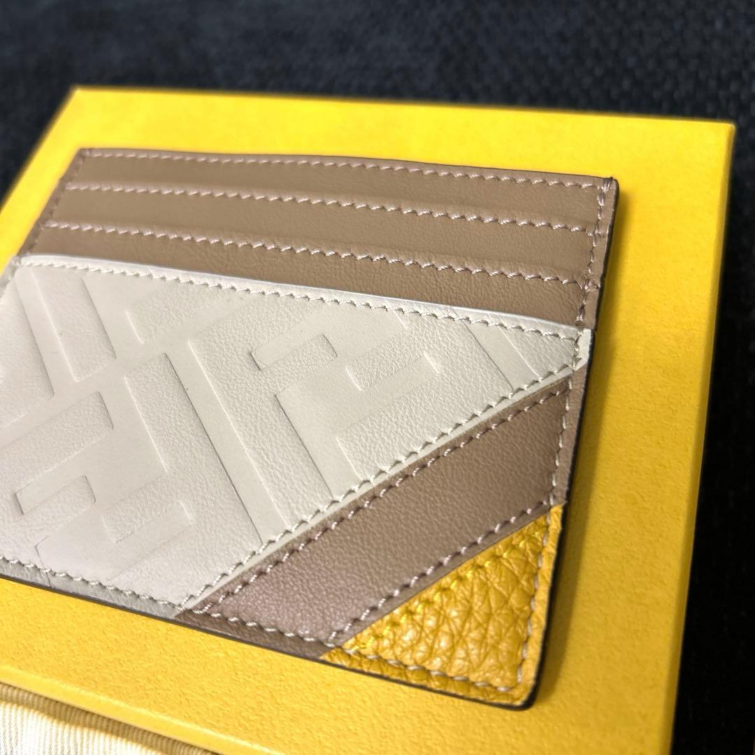 未使用★極美品★FENDI フェンディ ズッカ柄 カードケース