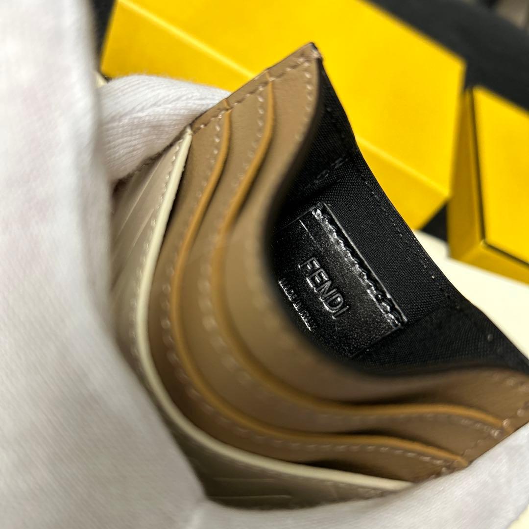 未使用★極美品★FENDI フェンディ ズッカ柄 カードケース