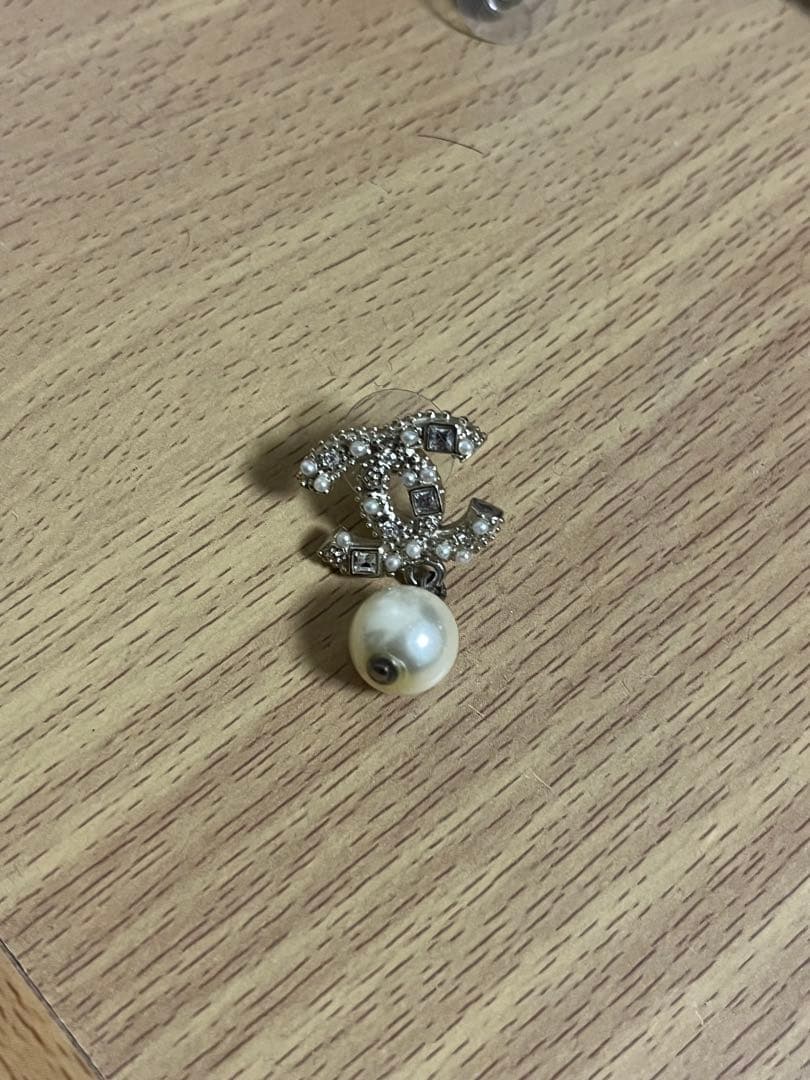 CHANEL ロゴデザイン パール ピアス(片耳用)