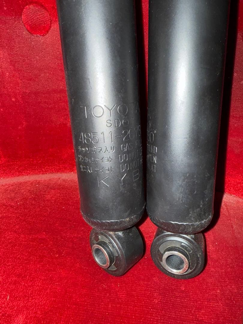 200系ハイエース　4型　新車取り外し　ショックアブソーバー　KYB