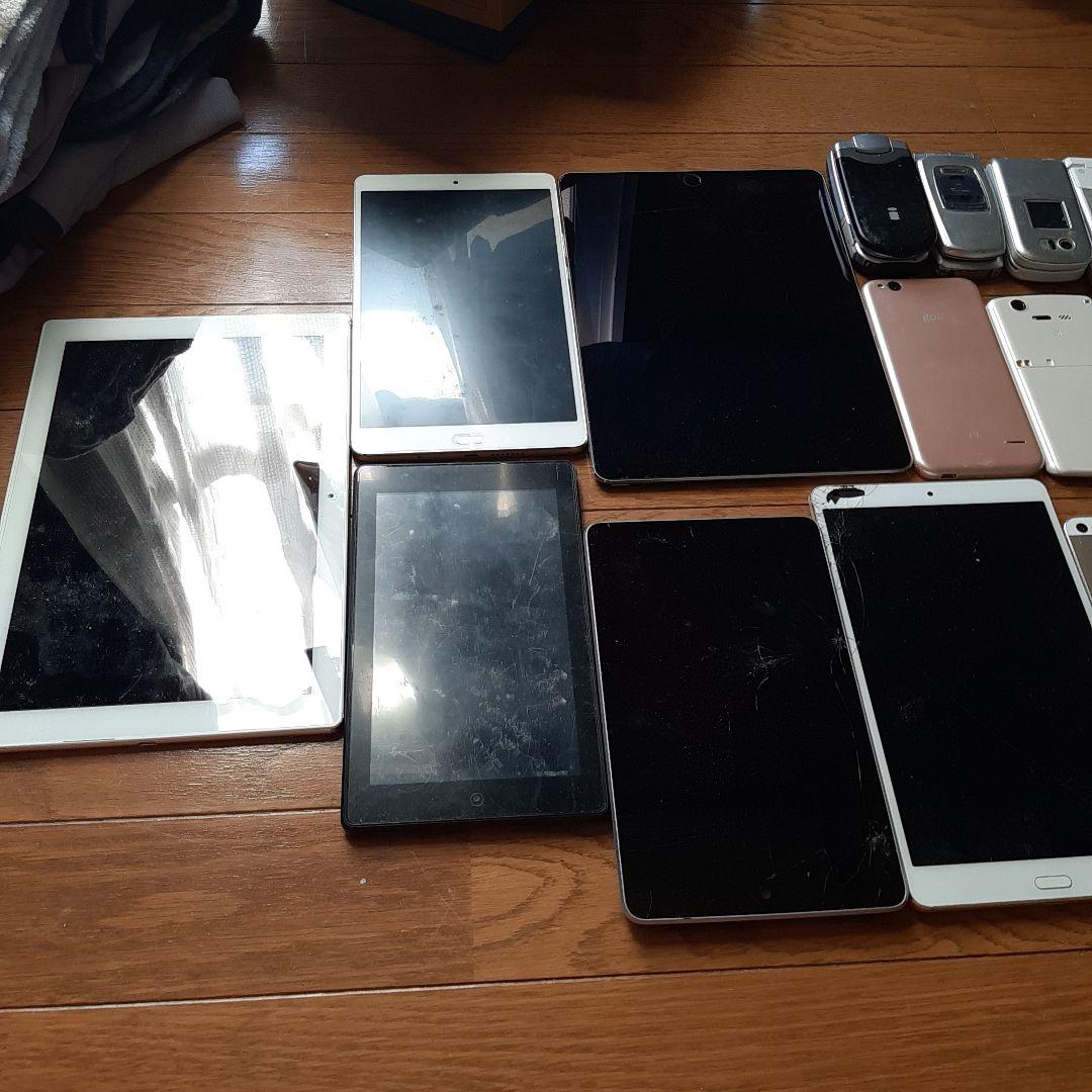 iPhoneとiPadのセットとガラケージャンク