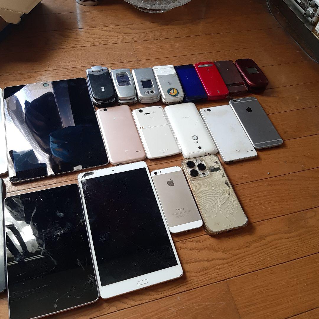 iPhoneとiPadのセットとガラケージャンク