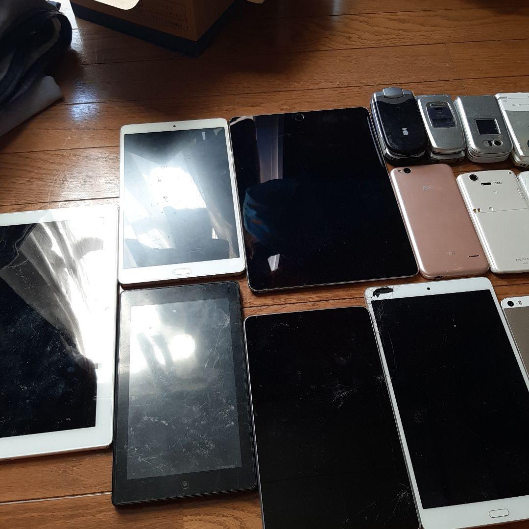 iPhoneとiPadのセットとガラケージャンク