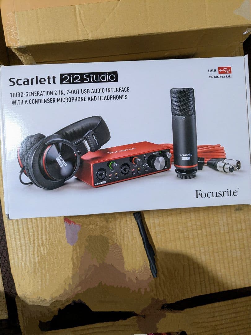 scarlett 2i2 studio　(注)ヘッドホンは、付きません