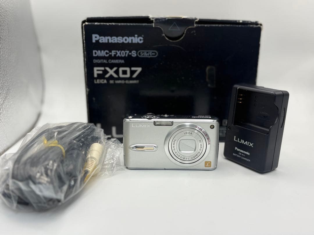 【美品】Panasonic LUMIX DMC-FX07 シルバー