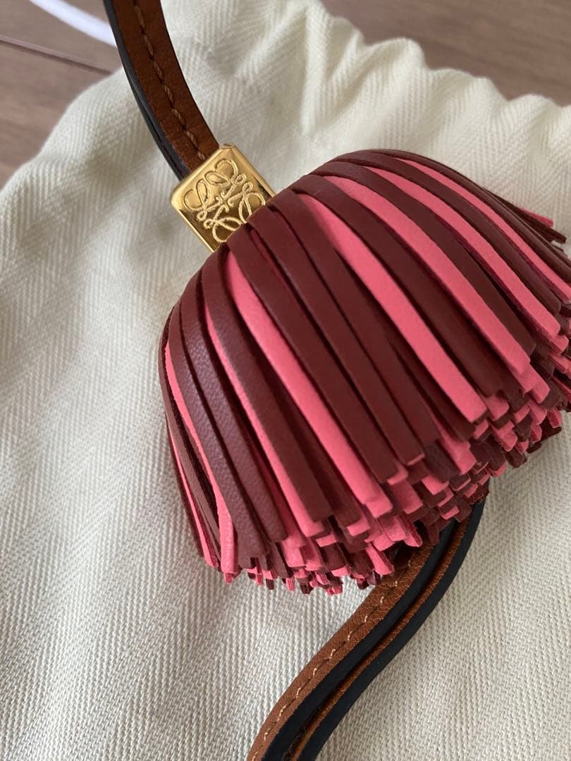 ロエベ　ベル　タッセル　チャーム