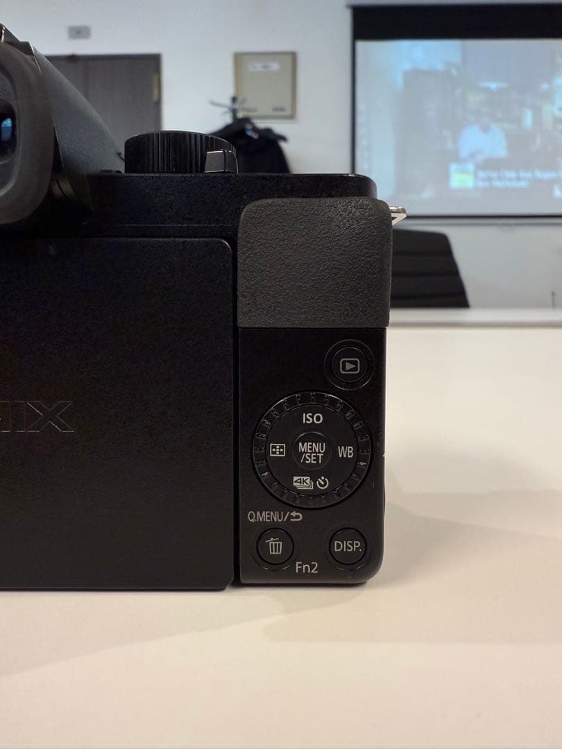 美品 ルミックス LUMIX DC-G100DK レンズ付き