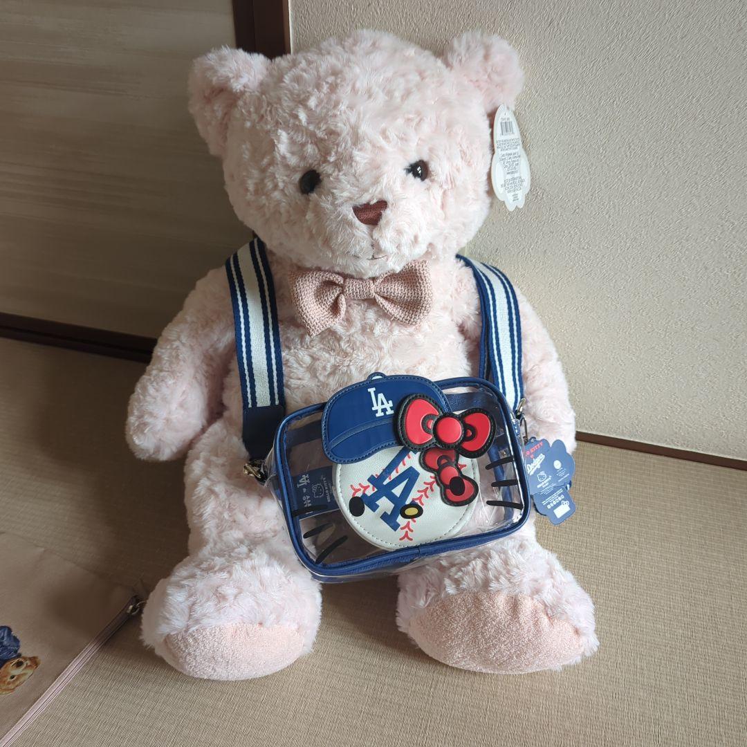 値下げしました！ドジャース ハローキティ クロスボディバッグ 8/5 限定配布