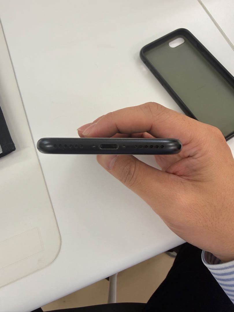 iPhone SE2 64GB au版 美品 動作良好 バッテリー94％