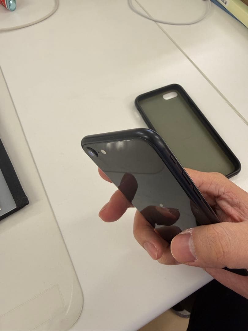 iPhone SE2 64GB au版 美品 動作良好 バッテリー94％