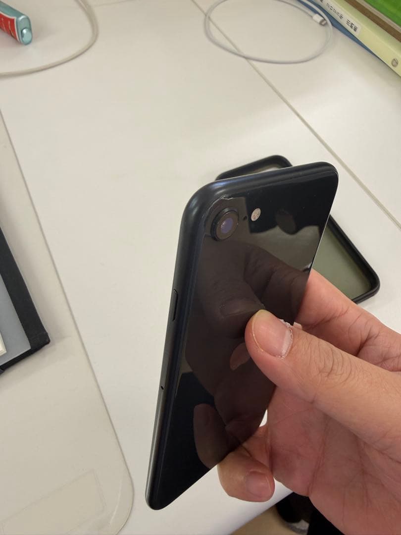 iPhone SE2 64GB au版 美品 動作良好 バッテリー94％