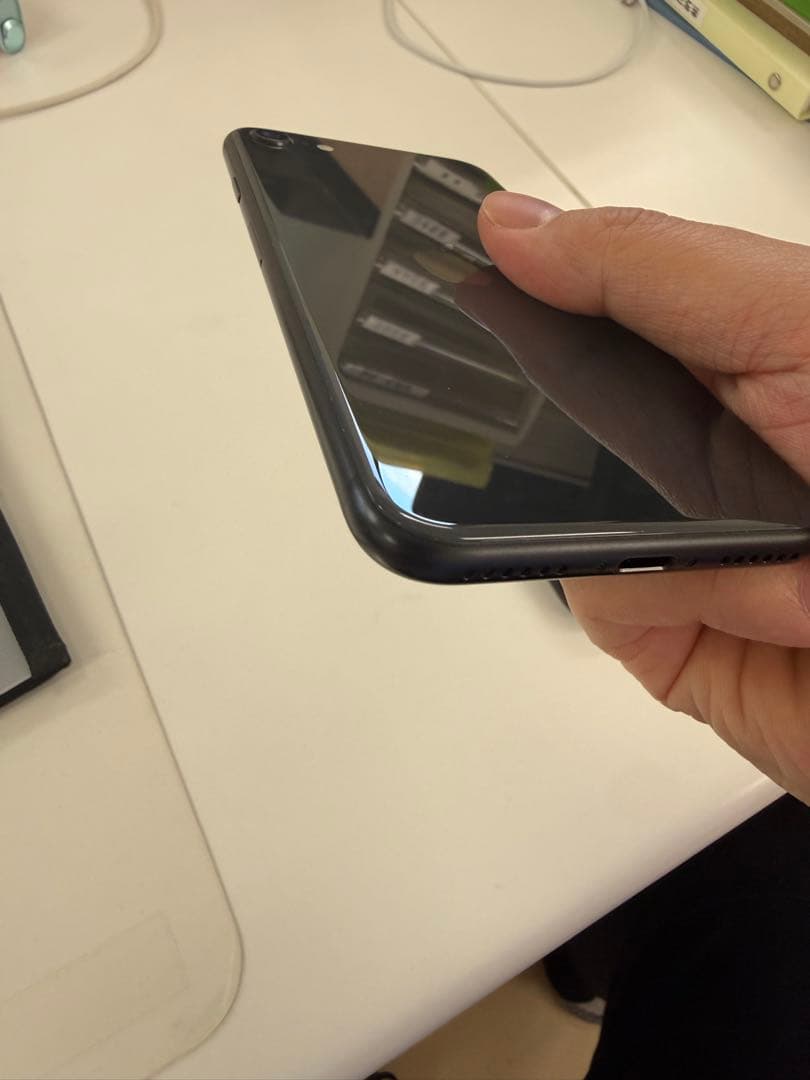 iPhone SE2 64GB au版 美品 動作良好 バッテリー94％