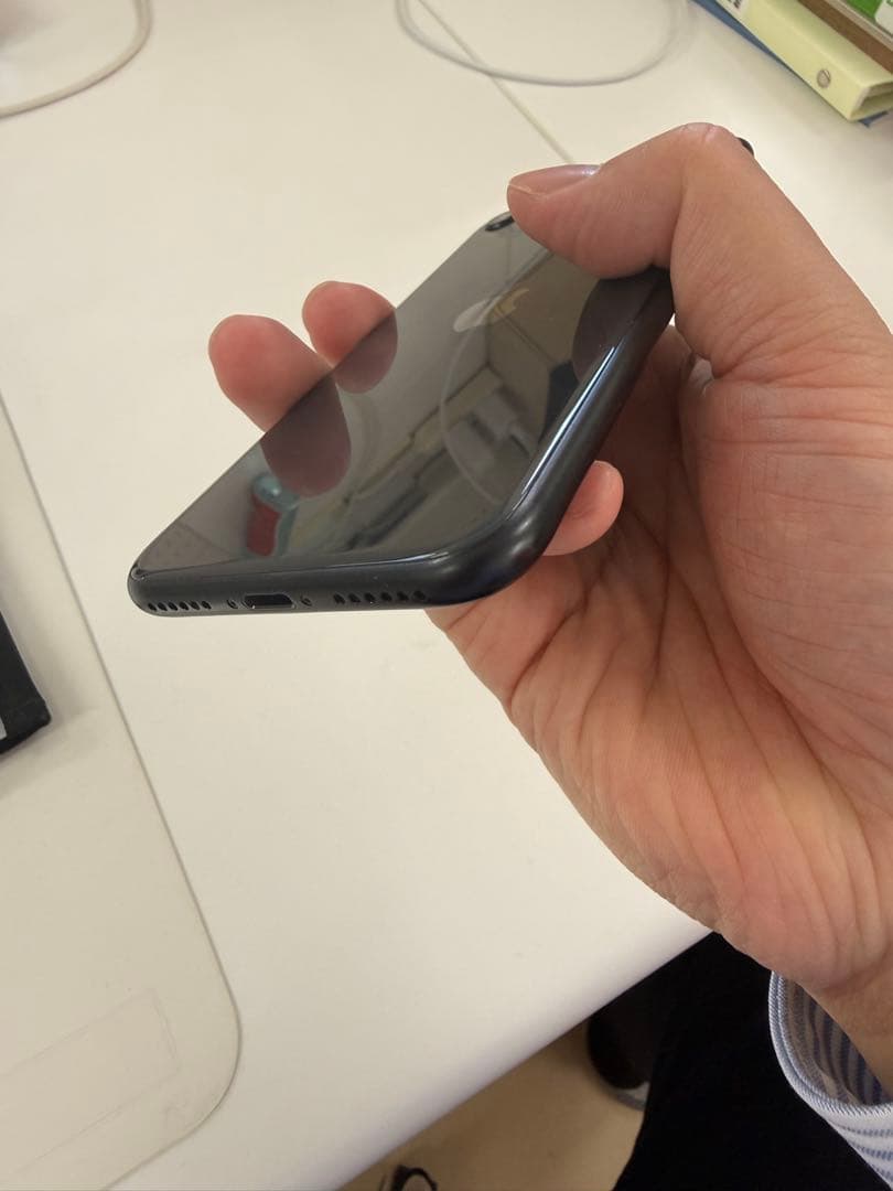 iPhone SE2 64GB au版 美品 動作良好 バッテリー94％