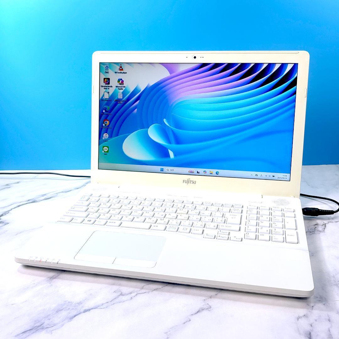 美品！Corei7・16GB・SSD512・Win11・ホワイト ノートパソコン