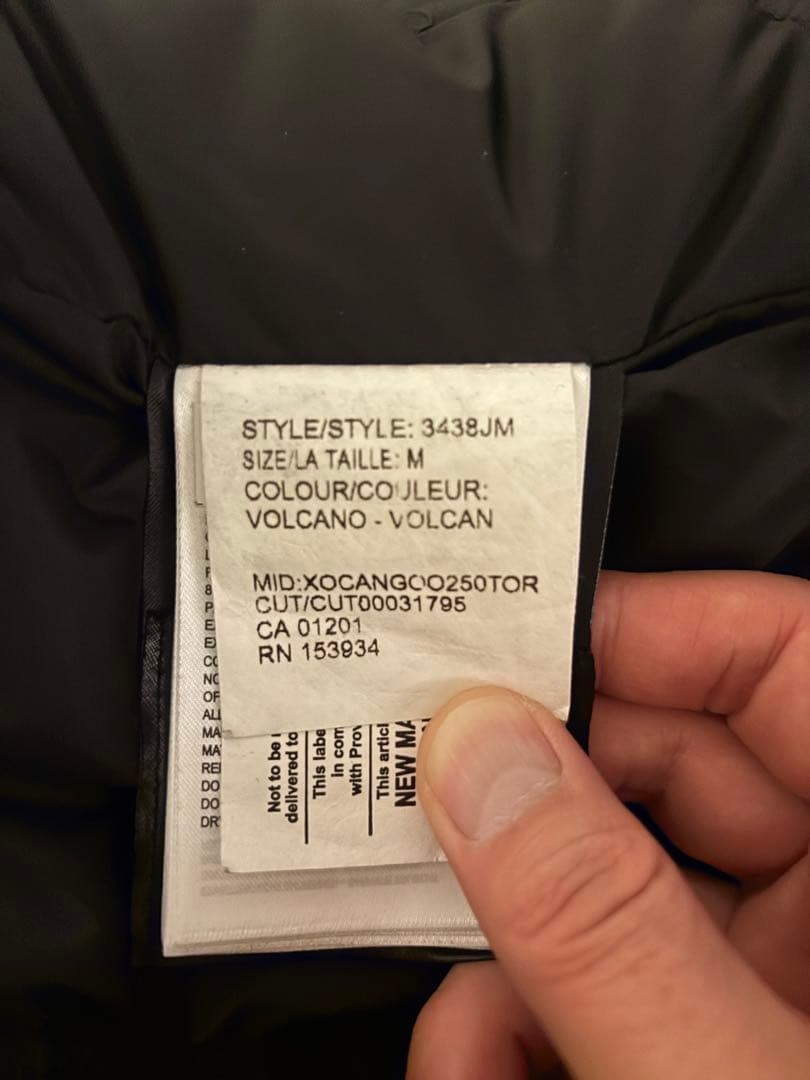 【新品同様　希少色】正規品カナダグースジャスパーオリーブ(ボルケーノ)Ｍサザビー