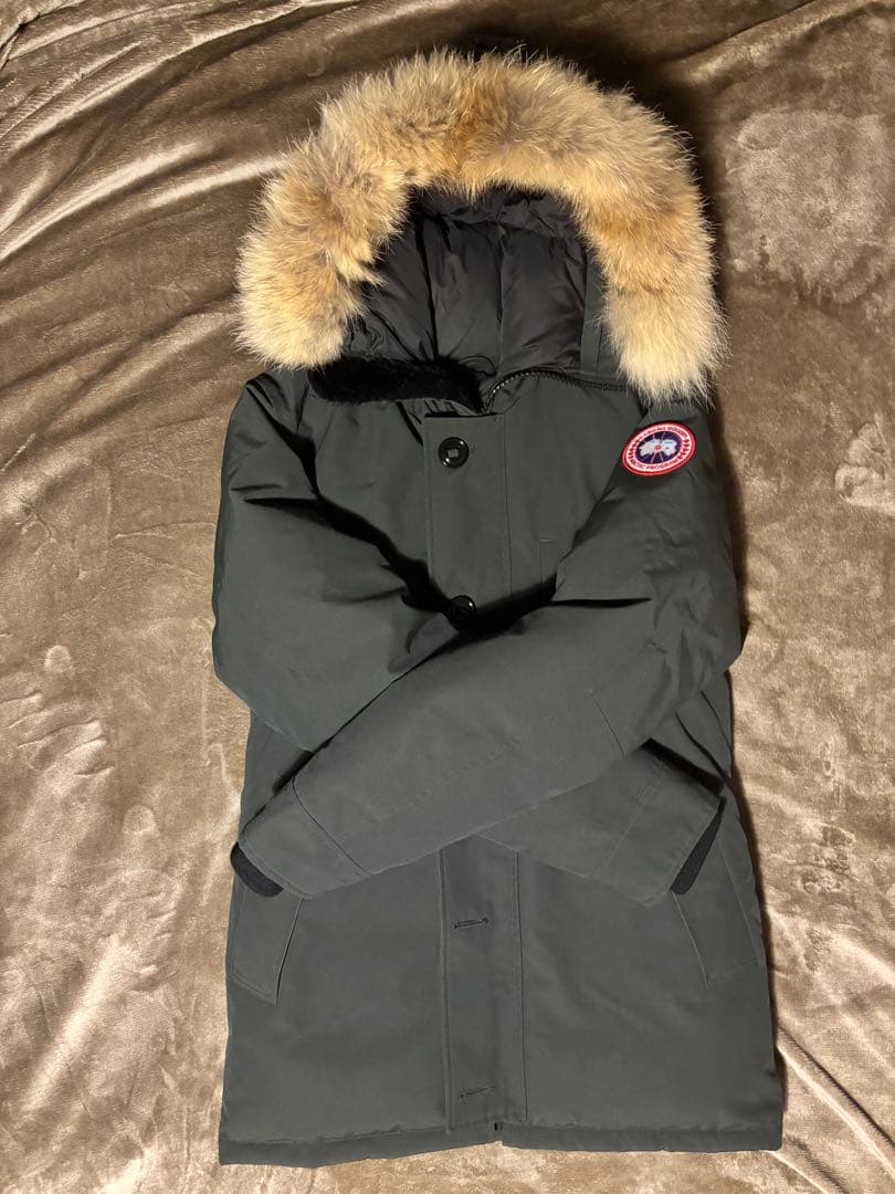 【新品同様　希少色】正規品カナダグースジャスパーオリーブ(ボルケーノ)Ｍサザビー