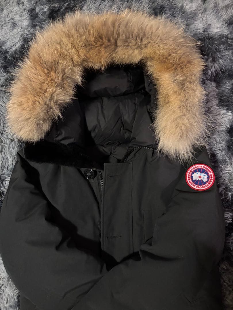 【新品同様　希少色】正規品カナダグースジャスパーオリーブ(ボルケーノ)Ｍサザビー