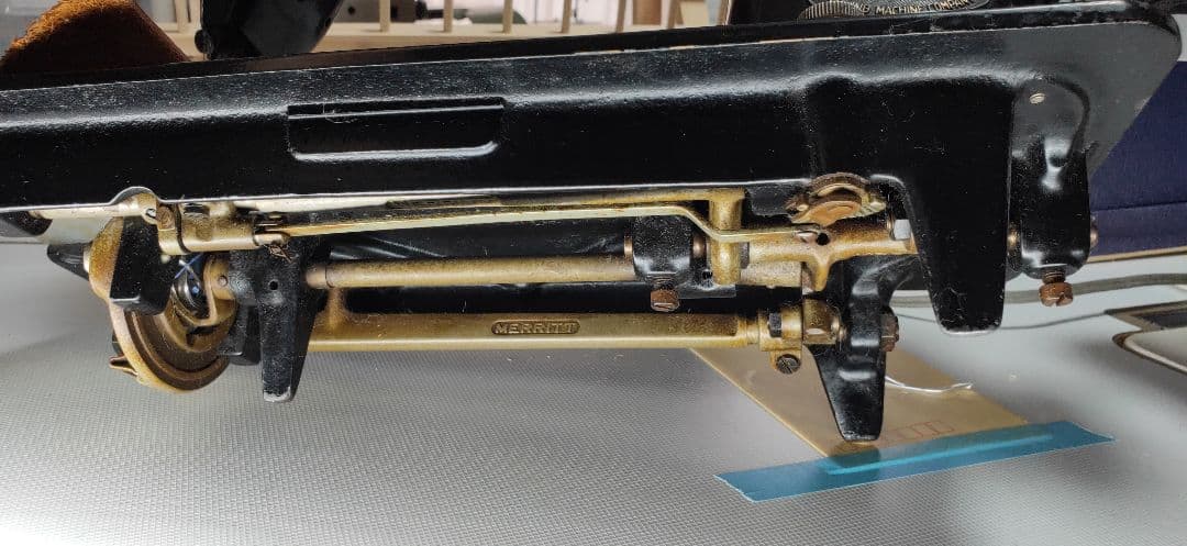 上下0番糸対応 手回しミシン　レザー