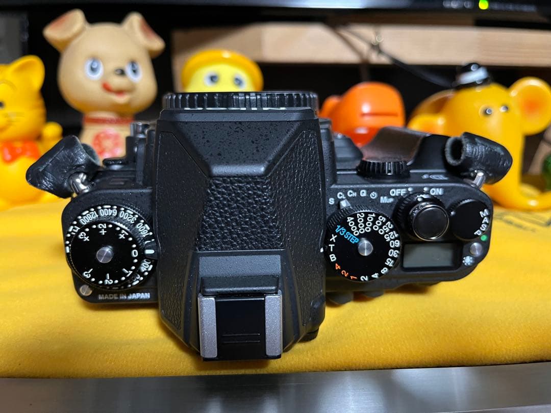 Nikon Df デジタル一眼レフカメラ　ショット数4300回前後バッテリー3