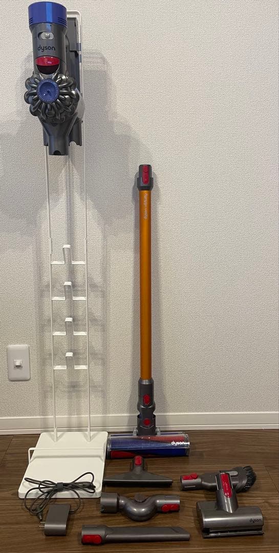 スタンド付 dyson ダイソン ハンディクリーナー v8 fluffy