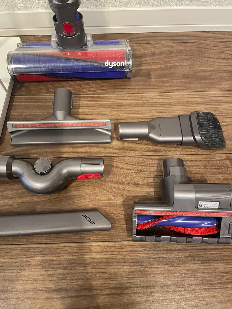 スタンド付 dyson ダイソン ハンディクリーナー v8 fluffy