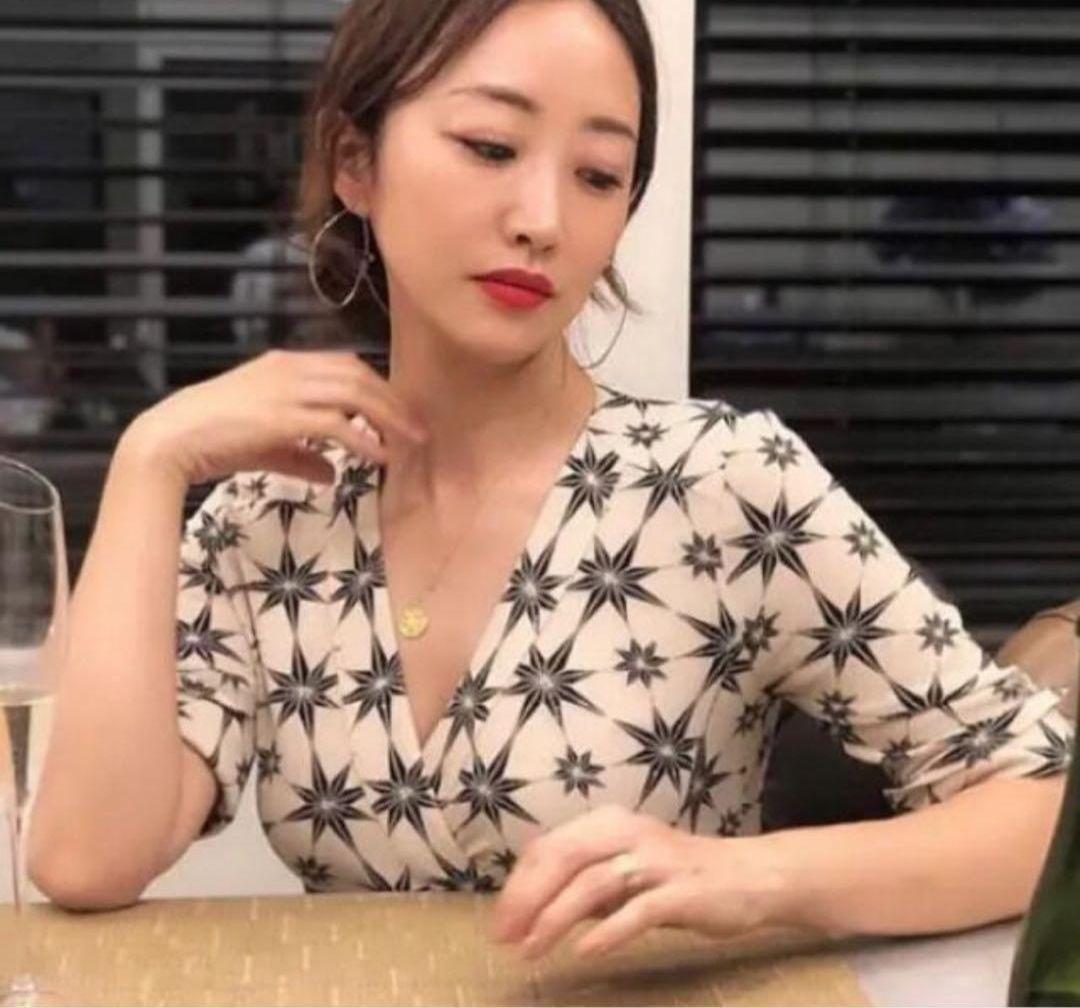 売約済み✨️専用　スタイリング／ケイシラハタ　八芒星柄カシュクールワンピース