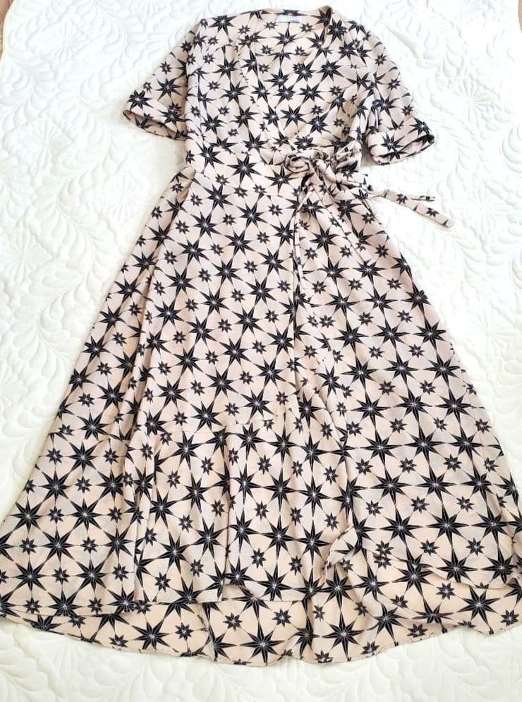 売約済み✨️専用　スタイリング／ケイシラハタ　八芒星柄カシュクールワンピース