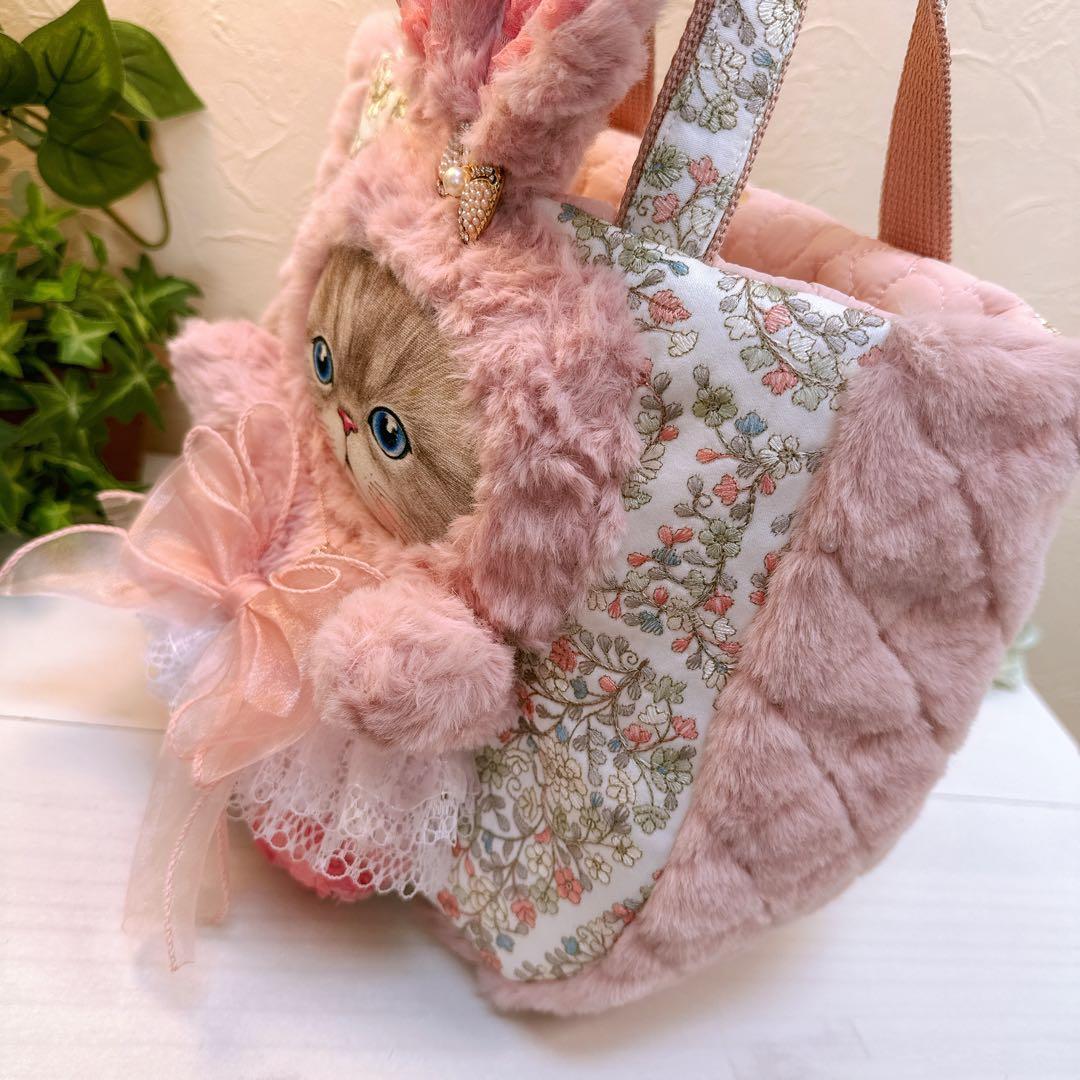 こ*ろ様 コヤンイサムチョン新作うさ着ぐるみルミちゃんのインド刺繍ラウンドトート