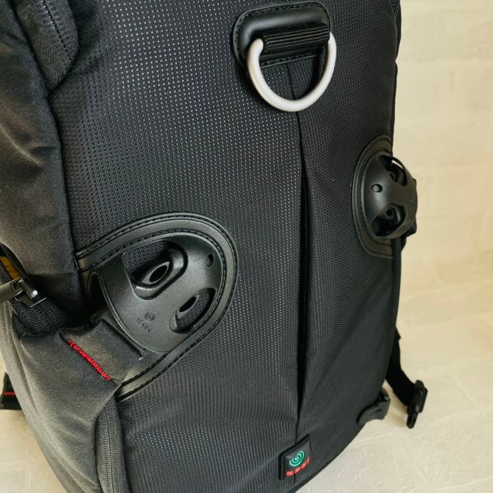 KATA スリングバックパック   カメラバッグ ３ N１-２２　【匿名配送】