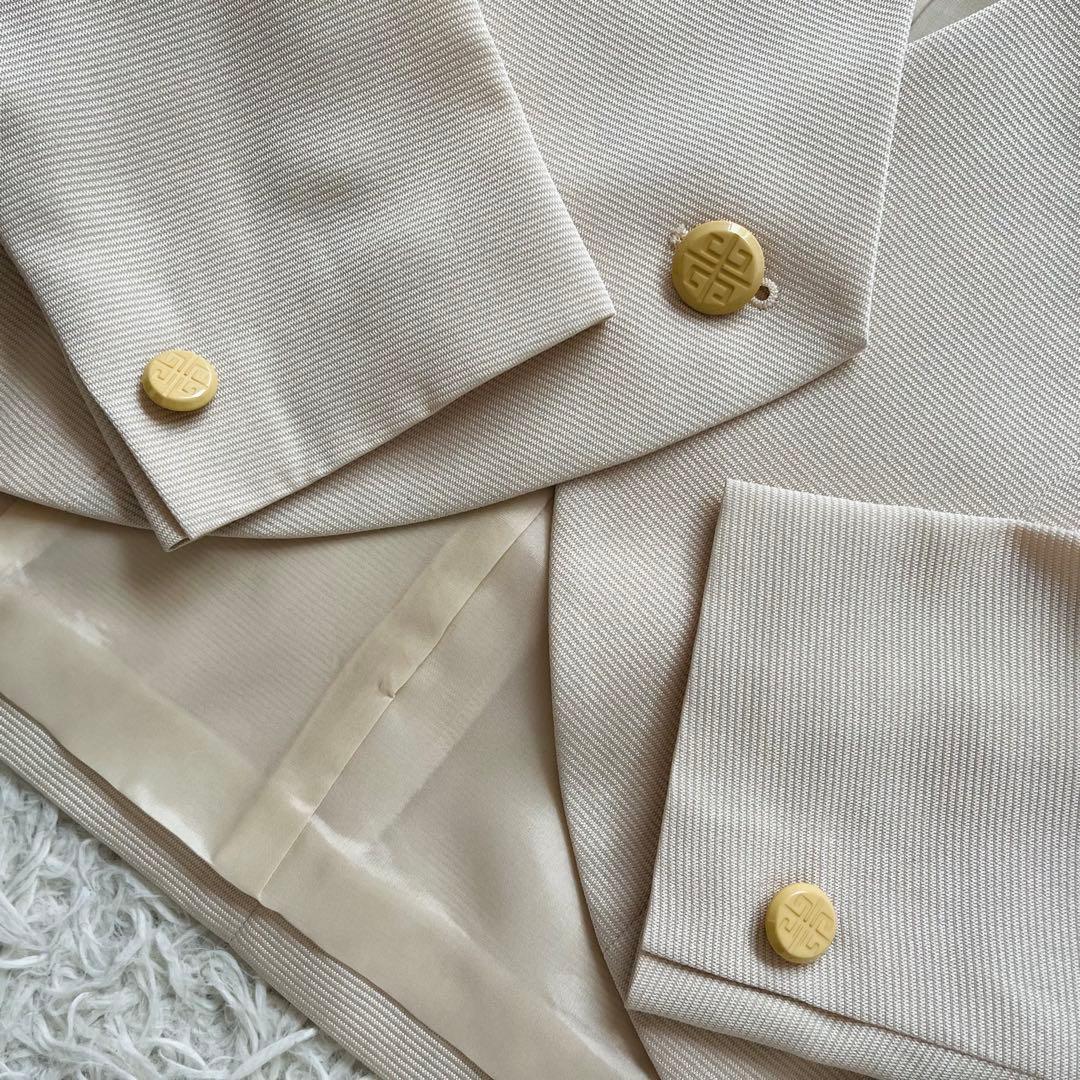 新品タグ✨ジバンシーLロゴ刻印ボタン ノーカラージャケット　ベージュ定価6.9万