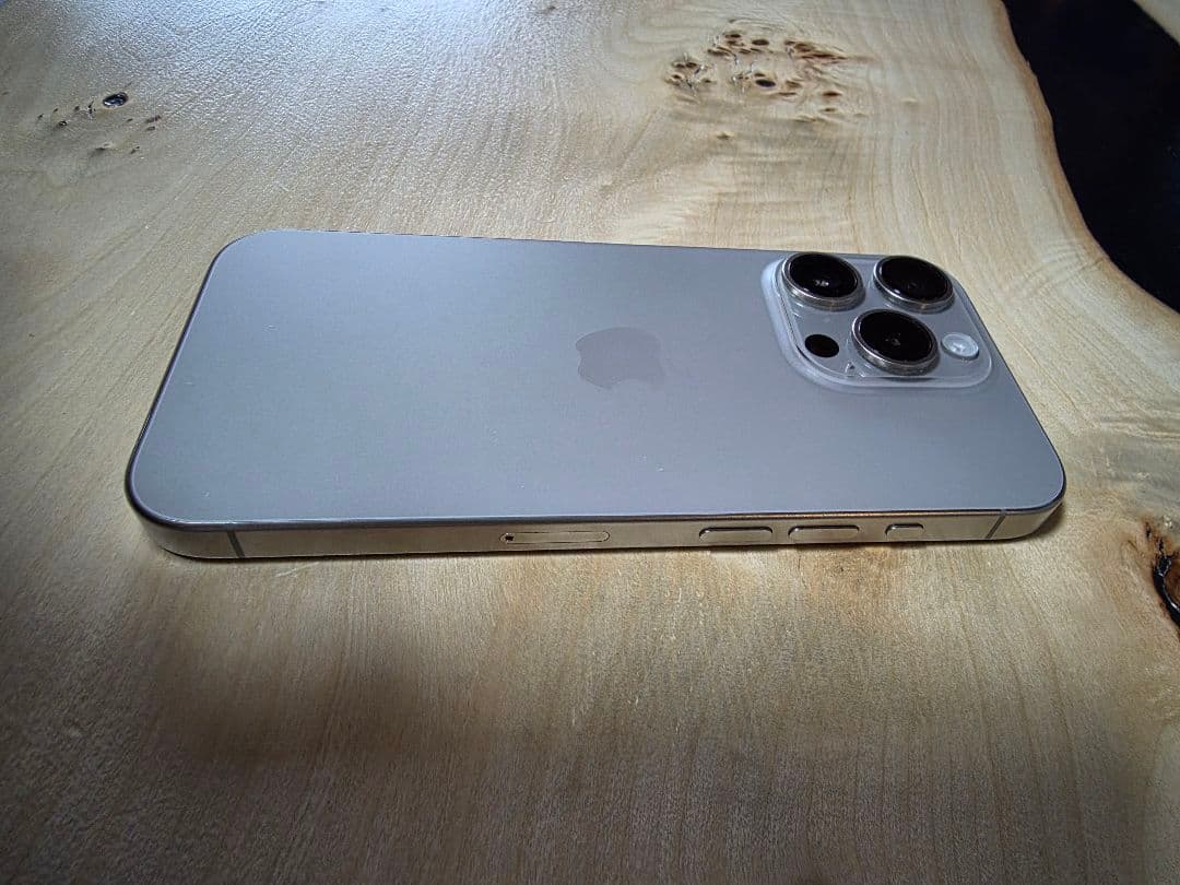 Apple iPhone 15 Pro 本体　256gb ナチュラルチタニウム