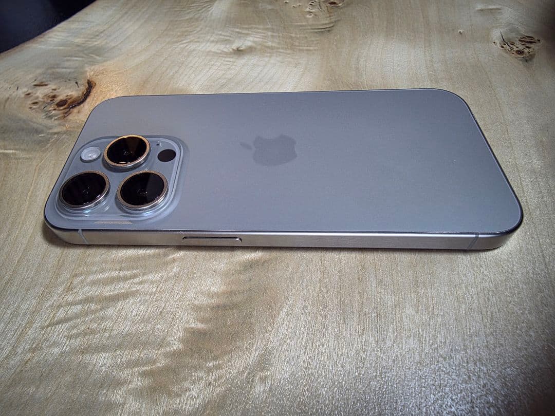 Apple iPhone 15 Pro 本体　256gb ナチュラルチタニウム