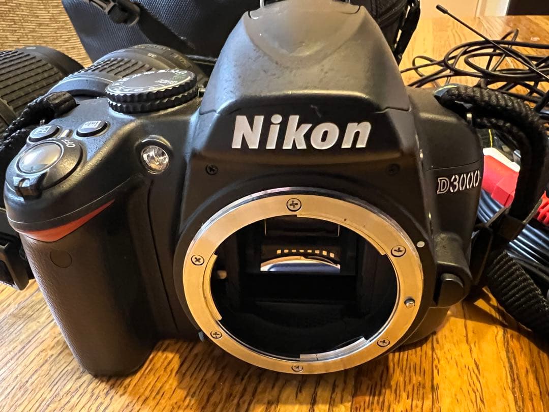Nikon D3000 デジタル一眼レフカメラ