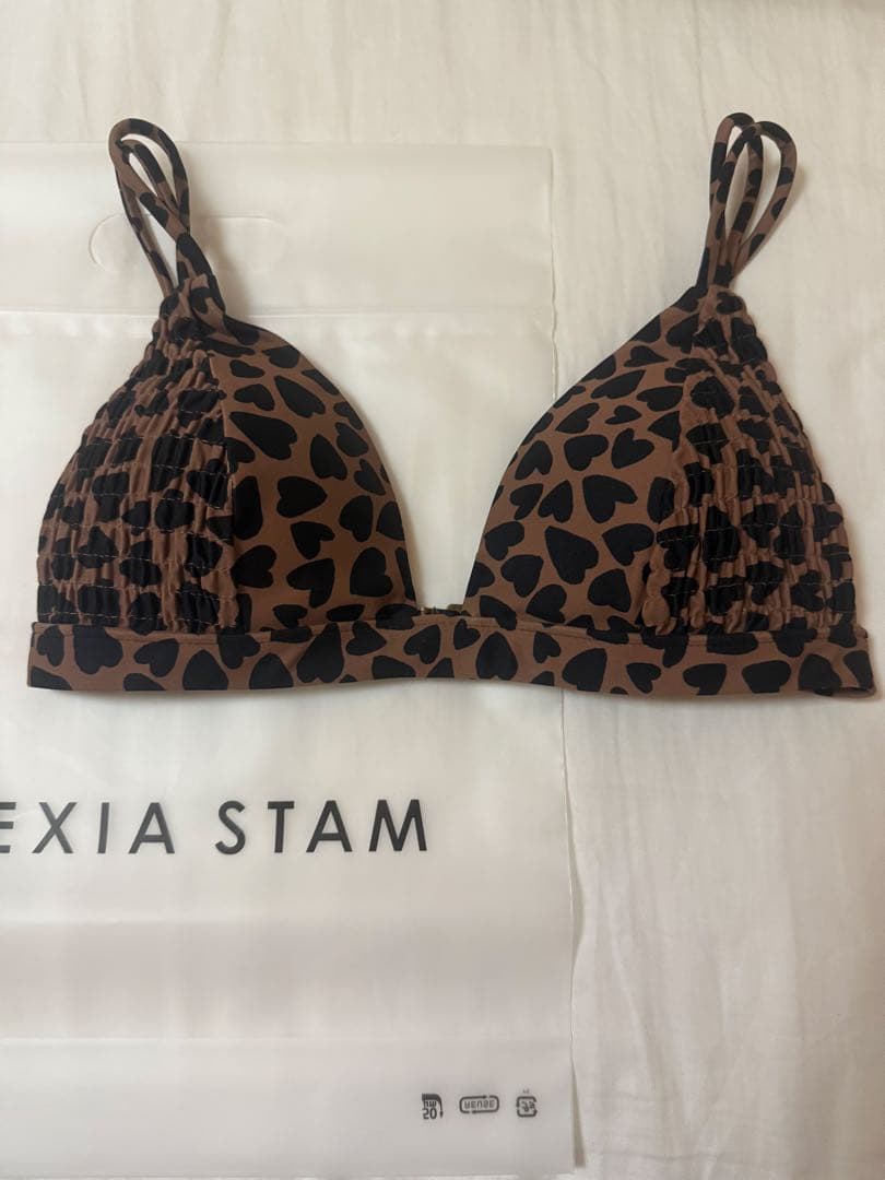 alexiastam Bianca Love actually ビキニ