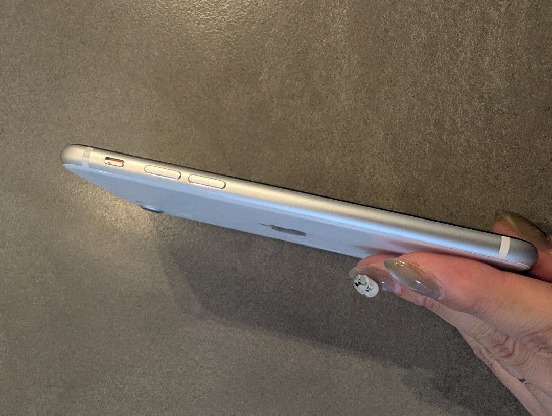 iphone se ホワイト　本体のみ