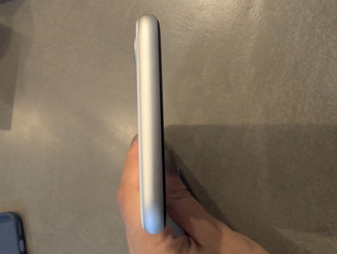 iphone se ホワイト　本体のみ