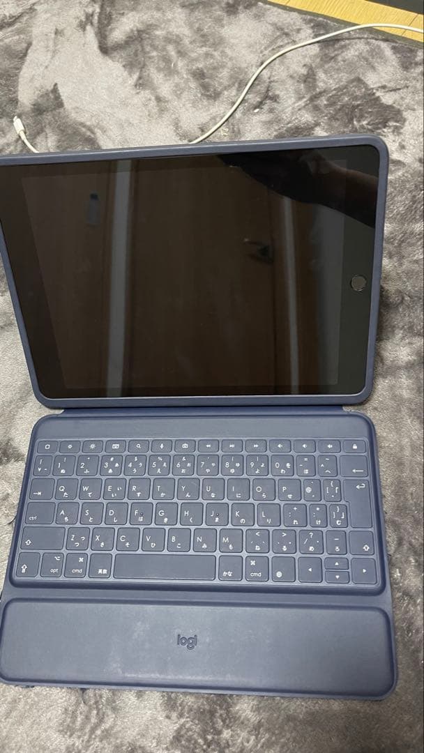 iPad本体 シルバー Logitechキーボード付き
