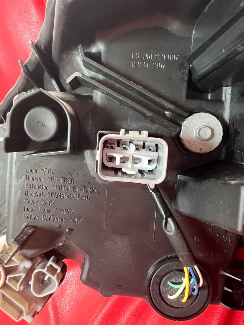 トヨタアクアNHP10 中期　右LEDヘッドライト KOITO 52-293