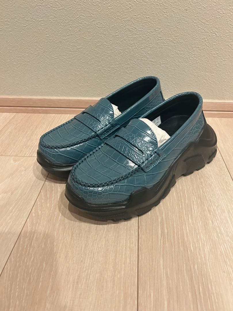 AKIKO AOKI ローファー