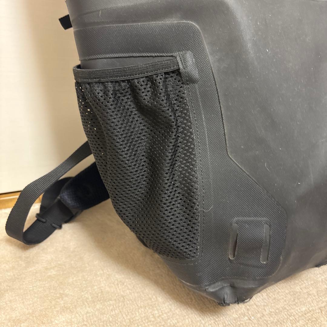 ストーンアイランド　リュック　ロールトップ　黒