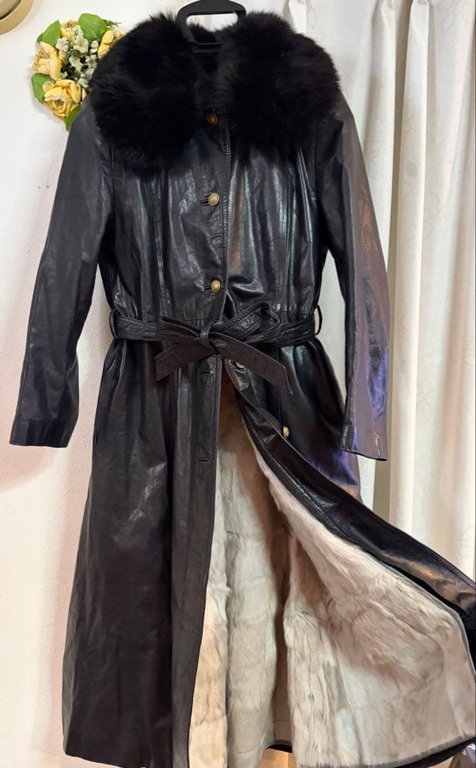 豪華なファー襟レザーロングコート　取り外し可ラビット裏地付　カネマツ　女優コート