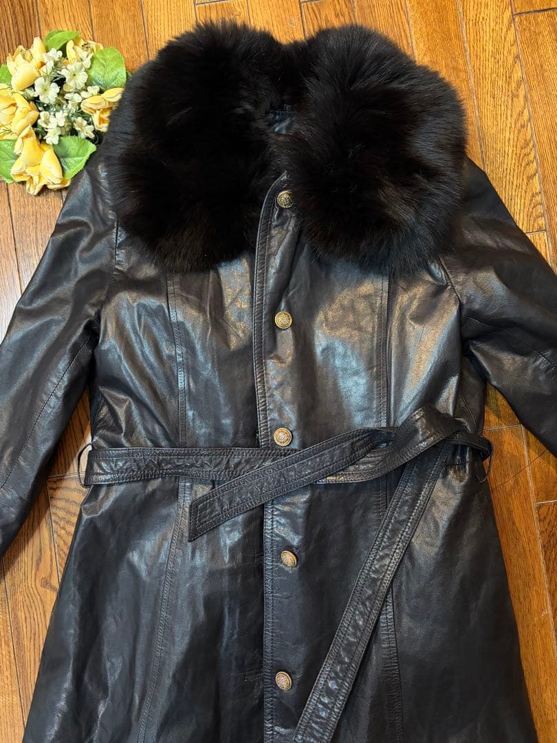豪華なファー襟レザーロングコート　取り外し可ラビット裏地付　カネマツ　女優コート