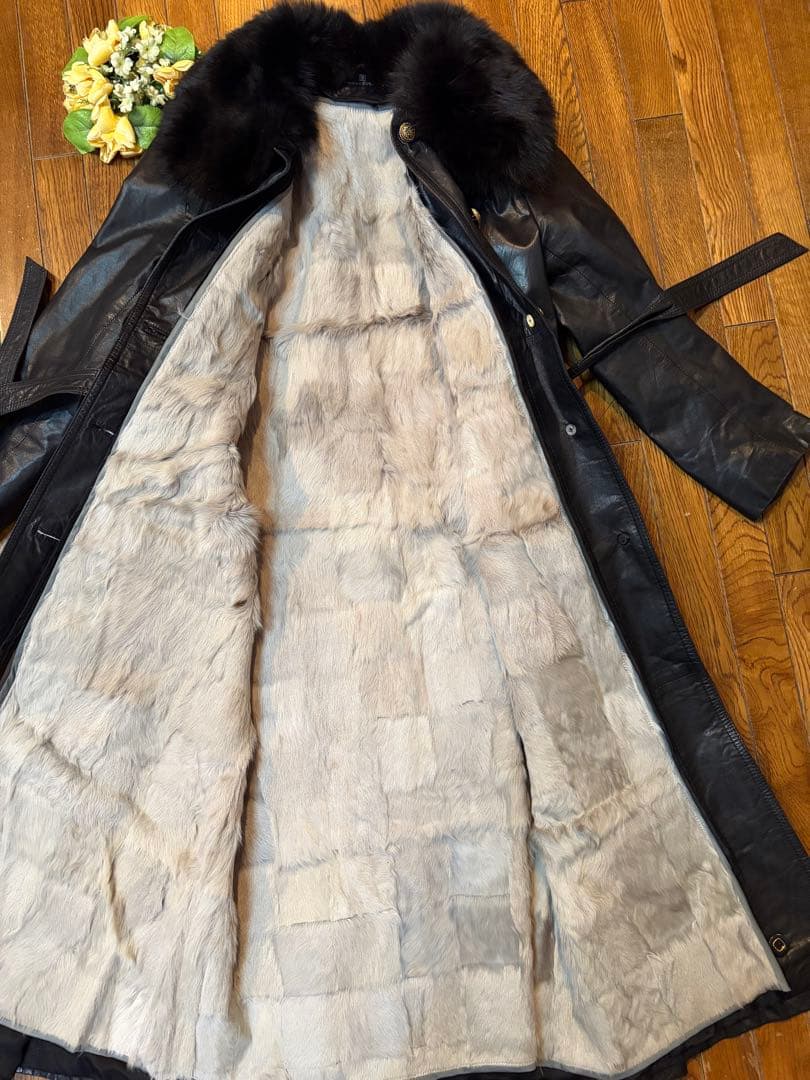 豪華なファー襟レザーロングコート　取り外し可ラビット裏地付　カネマツ　女優コート