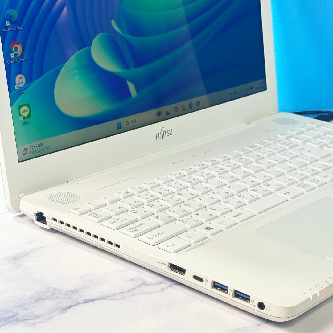 16GBは残りわずか！Corei7・SSD512・ホワイト ノートパソコン