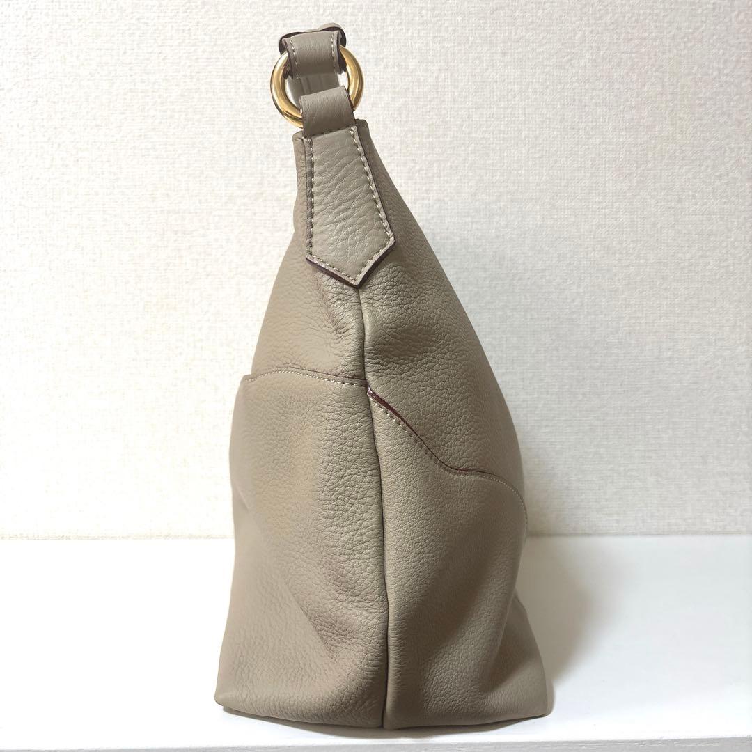 ロベルタディカメリーノ　ショルダーバッグ　バッグ　ワンショルダー